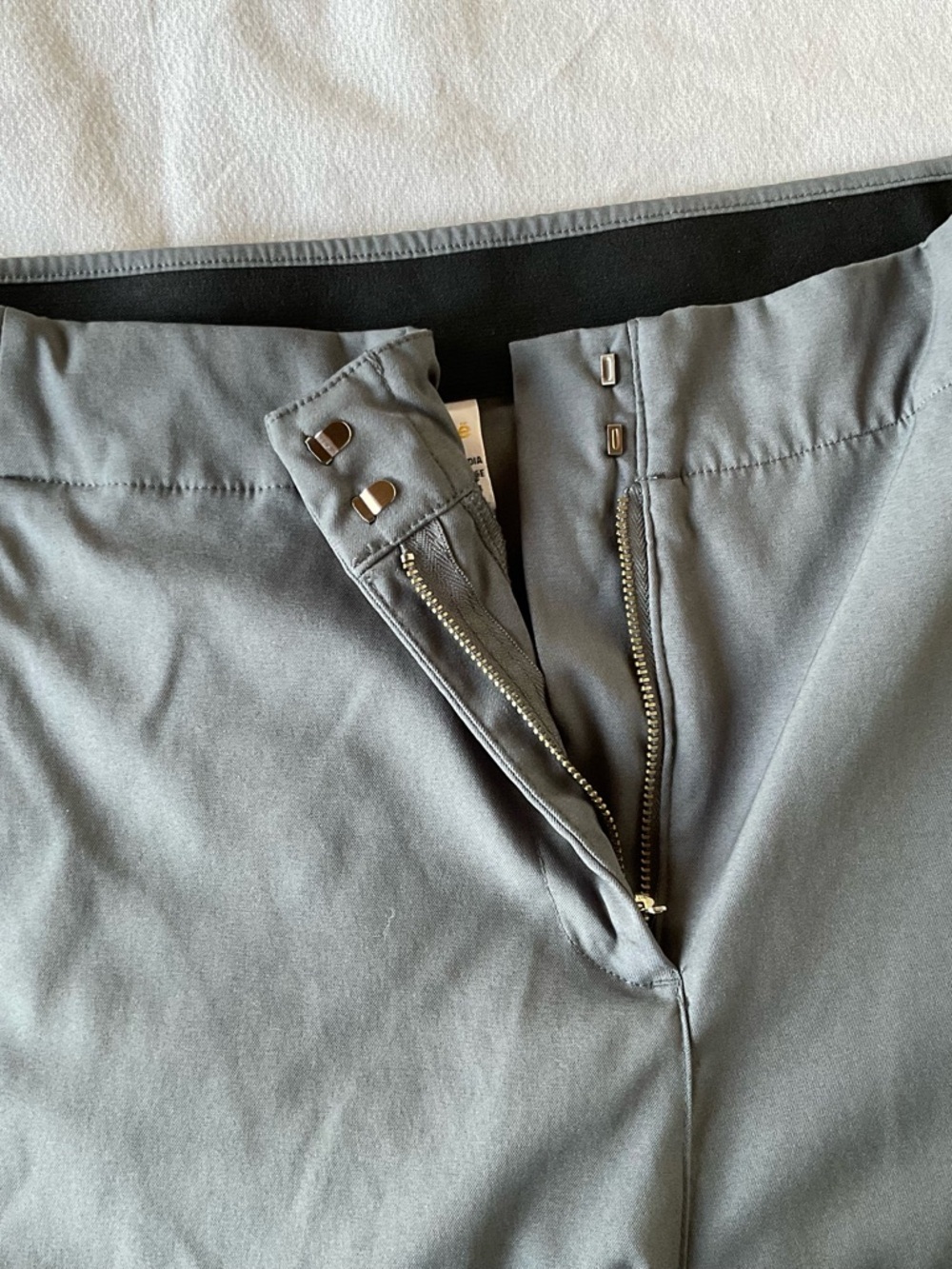 Lolë Grey Travel Pants Size 14 Stretch Lightweight Zip Pocket - Picture 3 of 5